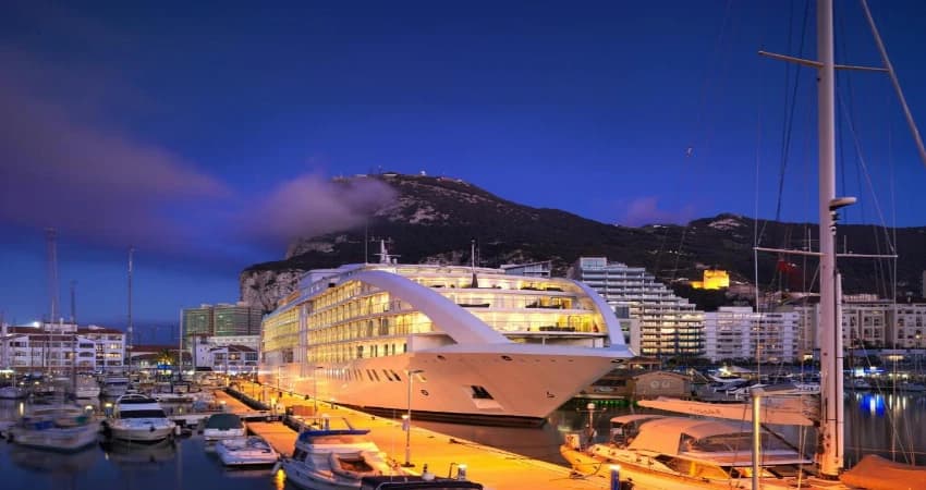 Sunborn Yacht Hotel