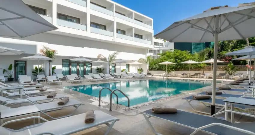 Acandia Hotel