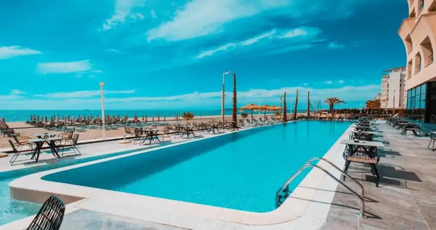 Royal G Deluxe Hotel