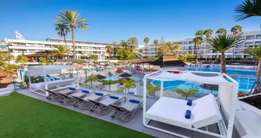 Alexandre Hotel La Siesta main view