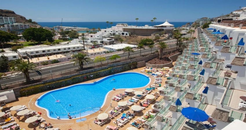 Revoli Playa Apartments view 2