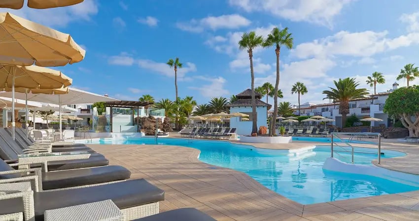 H10 Sentido White Suites main view