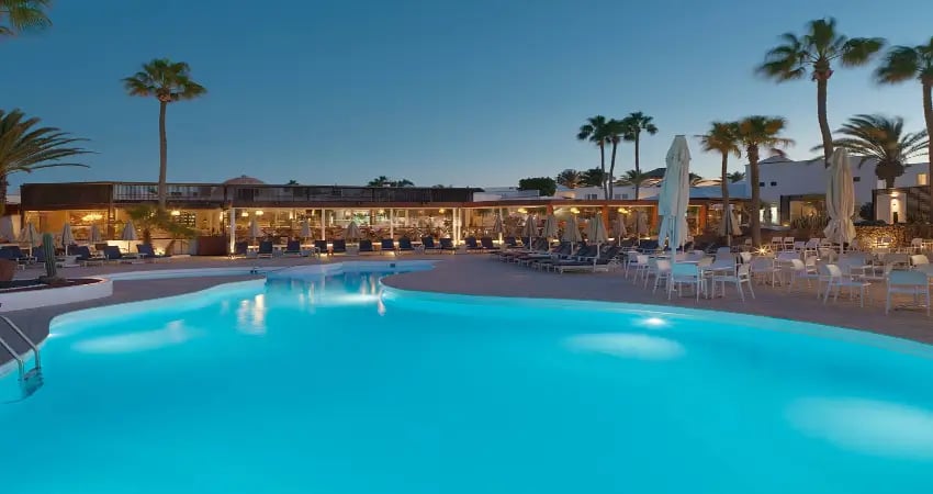 H10 Sentido White Suites view 2