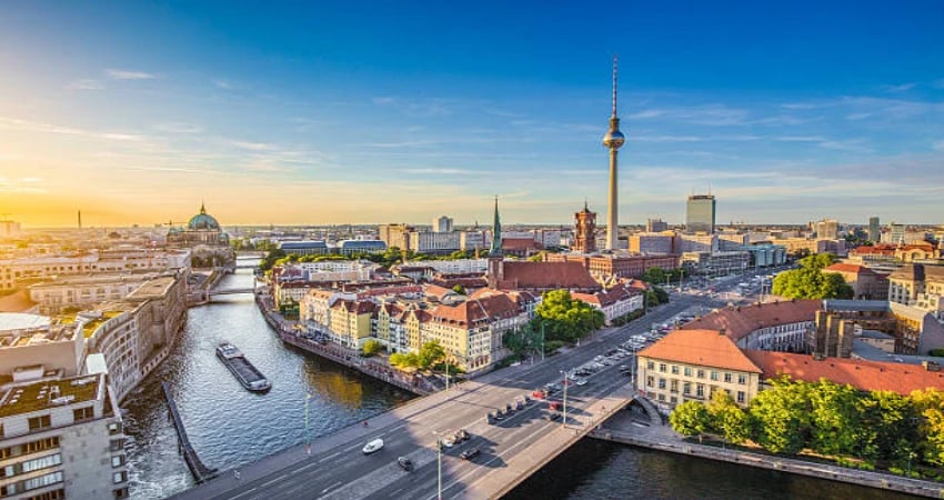 Vienna, Prague & Berlin: Imperial Grandeur, Medieval Charm & Modern European Culture view 3