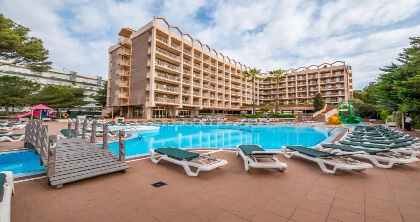 Golden Avenida Family Suites