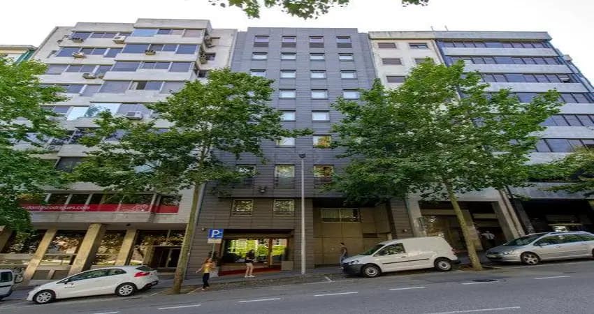 Discover Contemporary Comfort and an Unforgettable City Escape in the Heart of Porto view 2