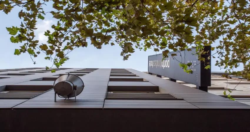 Discover Contemporary Comfort and an Unforgettable City Escape in the Heart of Porto view 3
